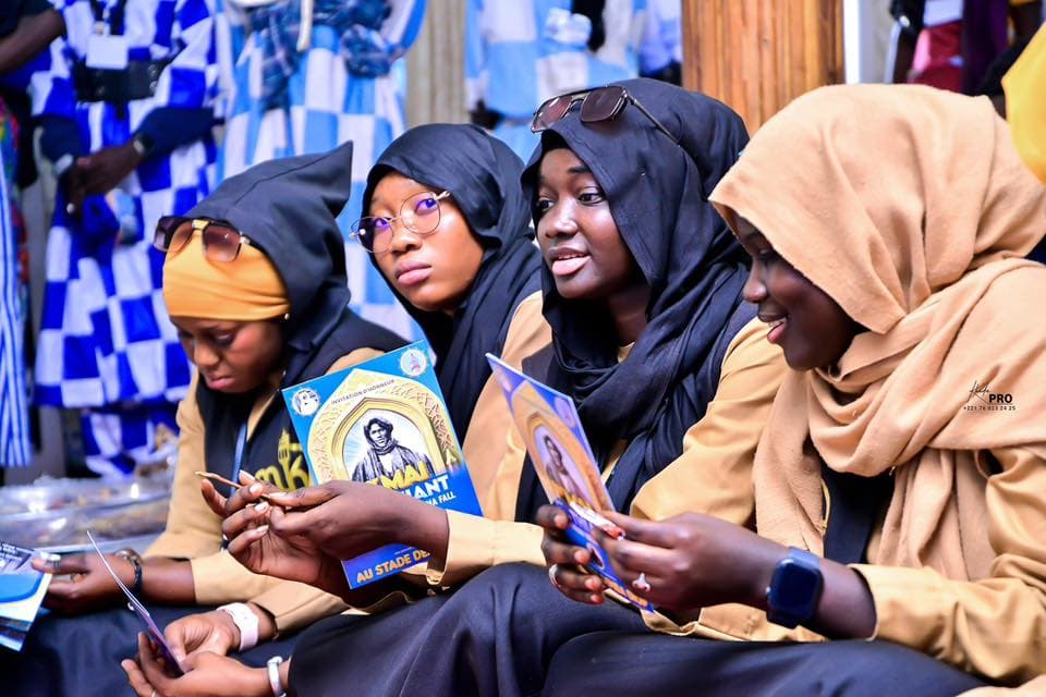 Membres de Mouridoulah Khidma rassemblés lors d'une activité communautaire au Sénégal